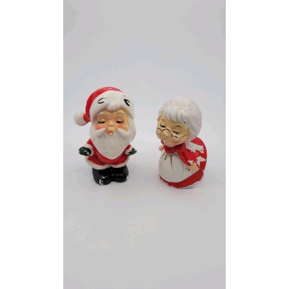 Napco Mr And Mrs Santa Claus Kissing Salt‎ & Pepper Shakers